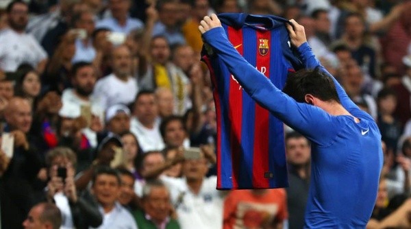 El festejo de Lionel Messi en el Santiago Bernabéu contra Real Madrid que un hincha brasileño se tatuó en la espalda.