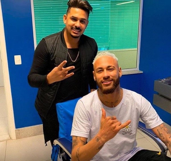 El peluquero de Marlus Barbería con Neymar (Instagram)