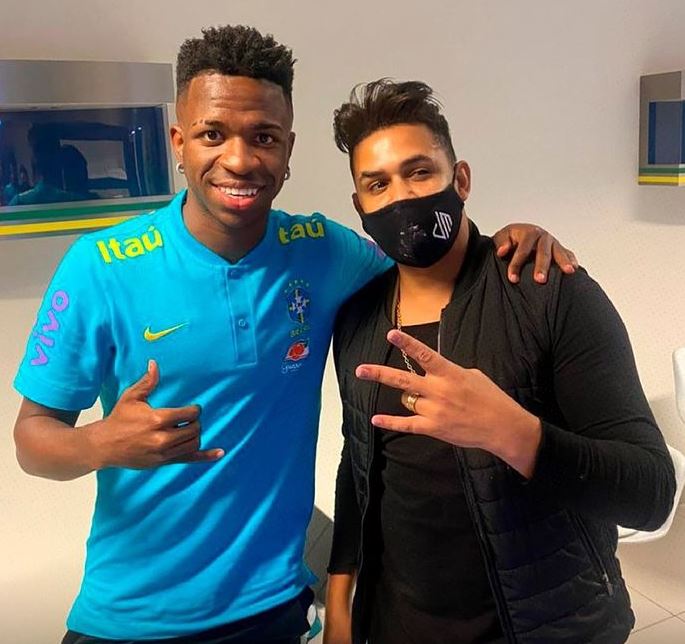 El peluquero con Vinicius Jr (Instagram)