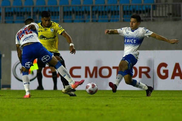 Empate 1-1 entre Deportes Iquique y Universidad Católica en Copa Chile.