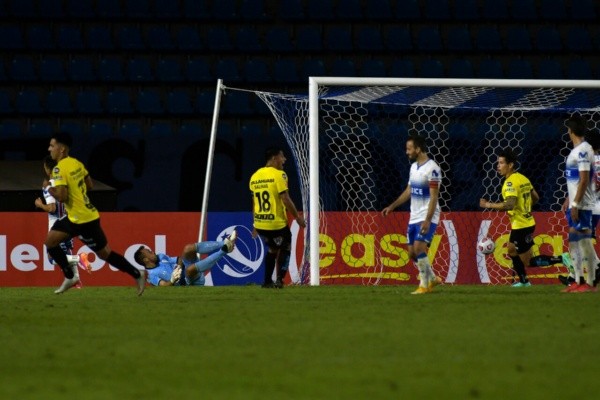 Los locales pudieron encontrar la paridad cuando el partido estaba cerca del final. Foto: Agencia UNO.
