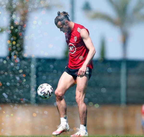 Gareth Bale se prepara para disputar con Gales los cuartos de final de la Eurocopa. Foto: Getty.