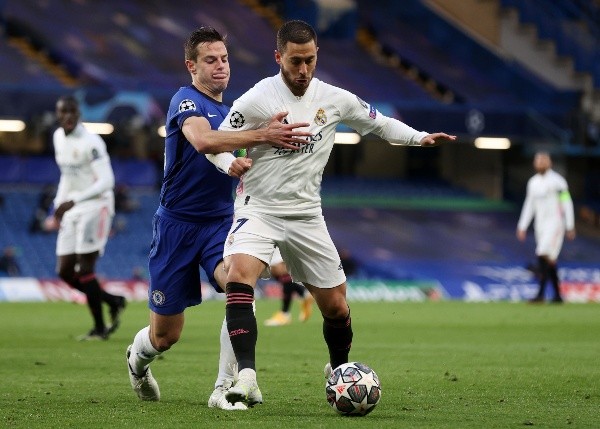 Hazard protege el balón duelo frente al Chelsea (Getty)
