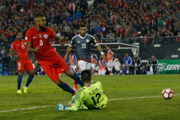 Chile y Paraguay no se ven las caras a nivel adulto desde las eliminatorias a Rusia 2018. Foto: Agencia Uno