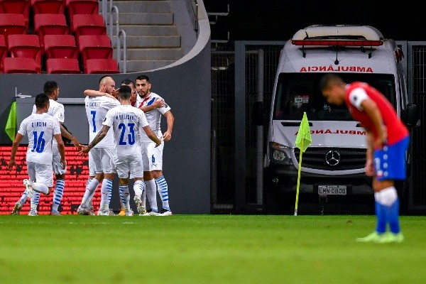 Chile no pudo contra Paraguay: quedó penando el bajo juego y un polémico penal.