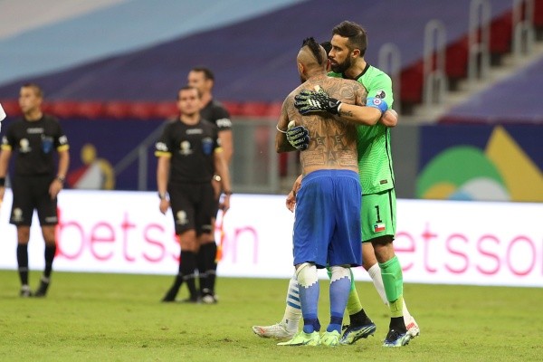 Claudio Bravo llamó a dar vuelta la página al plantel. Foto: Carlos Parra/ANFP