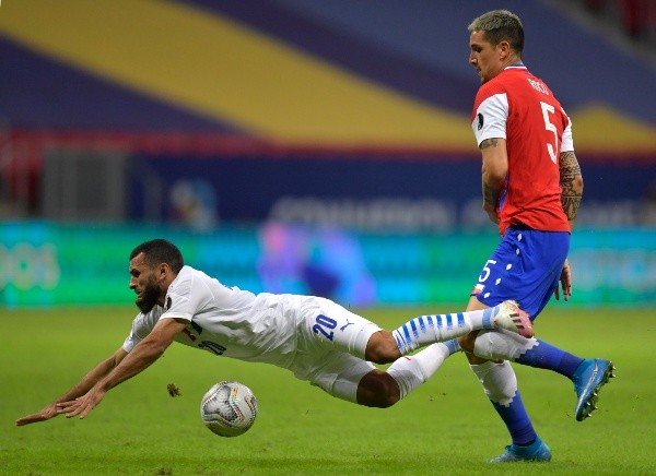 Bareiro se lesionó tras un cruce aéreo con Roco. Foto: Getty Images