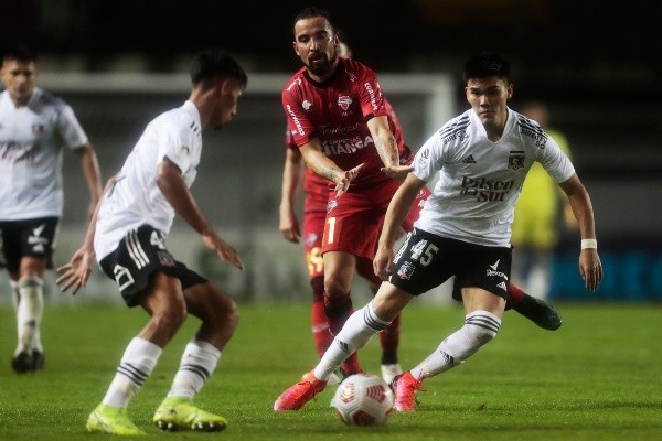 Varios jóvenes de Colo Colo jugaron ante Ñublense por el campeonato nacional. Foto: Agencia Uno.