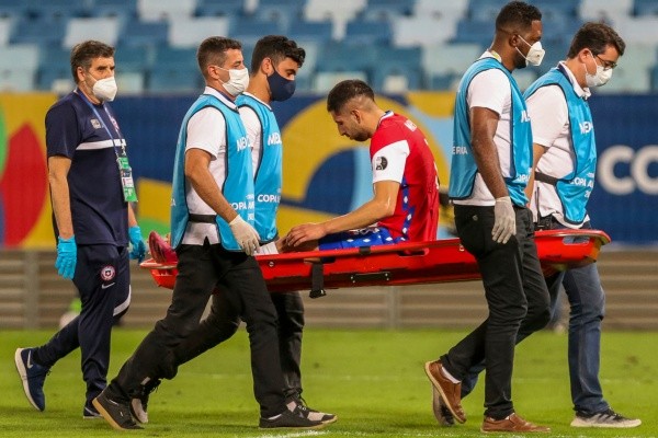 Guillermo Maripán se lesionó en el choque de Chile con Uruguay. Foto: Agencia Uno