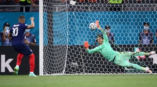 Mbappé falló su penal y Francia quedó eliminada de la Euro. Foto: Getty Images