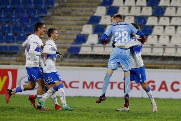 El joven arquero Vicente Bernedo fue figura en la UC contra Iquique.