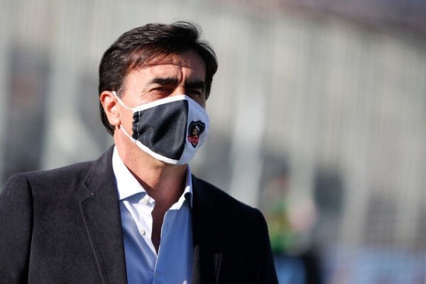 Gustavo Quinteros quedó contento por el triunfo albo de 3-1 ante La Serena. Foto: Agencia Uno.