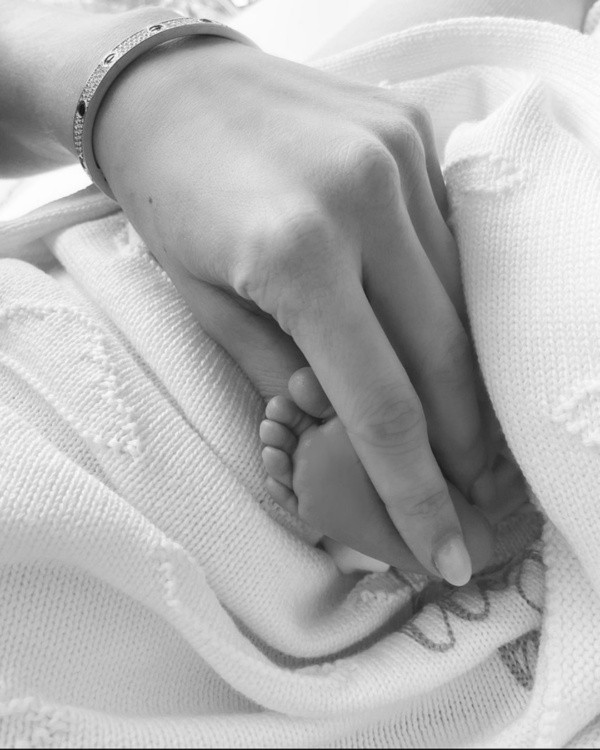 La publicación de la novia de J Balvin, Valentina Ferrer, confirmando la llegada de su primer hijo.(2)