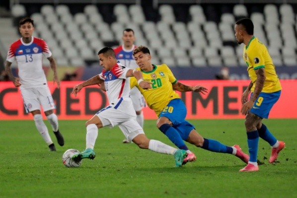 Alexis preocupó mucho a la defensa brasileña en el primer tiempo con su movilidad característica. Foto: Copa América.