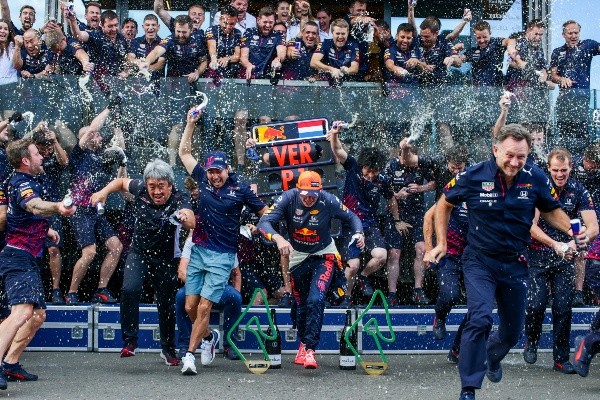 La gran temporada de Red Bull tiene a toda la escudería austriaca sonriendo. (Foto: Getty)