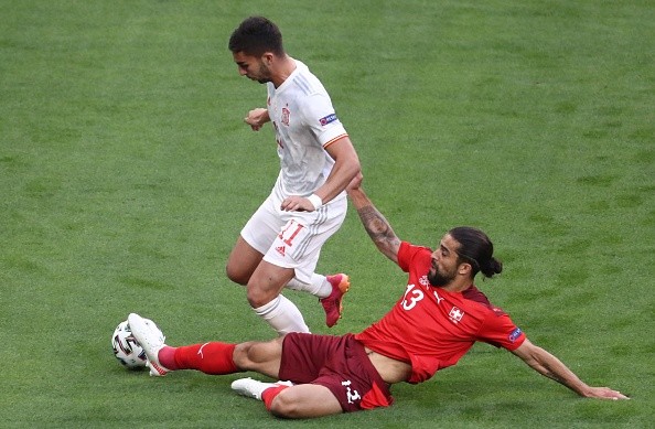 El suizo-chileno Ricardo Rodríguez contra España en la Euro 2020.