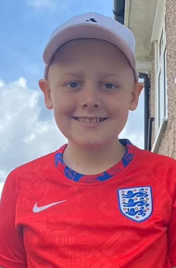 Owlett, de 8 años, recibió un mensaje de aliento de Grealish en medio de su lucha contra el cáncer.