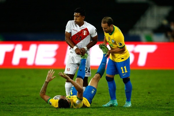 Brasil terminó agotado el partido con Chile y lo sintió ante Perú. Foto: Getty Images