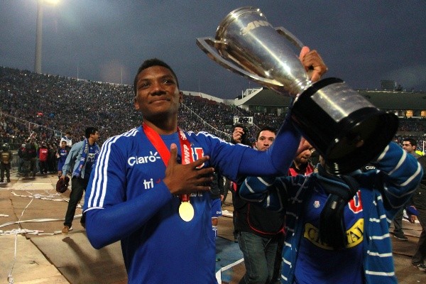 Junto a la U, Junior Fernandes se coronó campeón del Apertura 2012. Foto: Agencia Uno