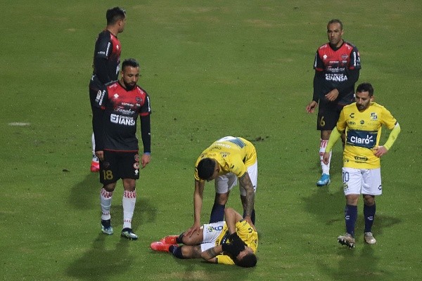 Campos López cayó al suelo de forma súbita, quejándose de gran dolor.