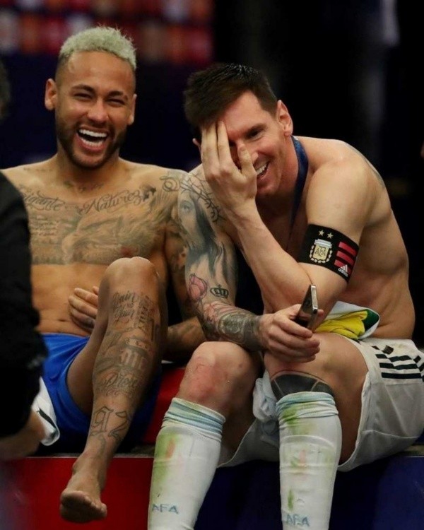 Neymar y Messi terminaron felices tras el partido. Foto: Copa América