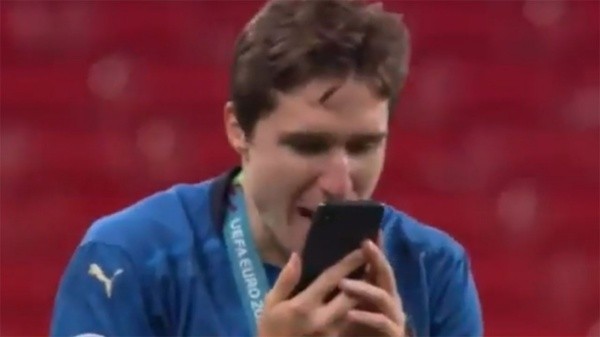 Chiesa contactó a su “mamma” para celebrar con ella el título de la Euro obtenido ante Inglaterra.