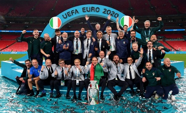 Mancini celebra un histórico título junto a Italia. Foto: Getty Images