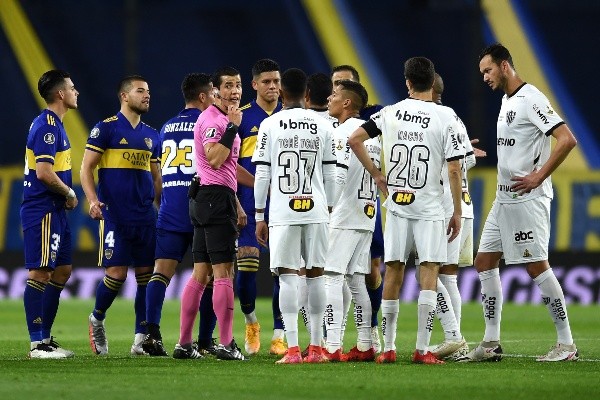 Boca Juniors fue puro reclamo tras el gol anulado por el VAR. Foto: Getty Images
