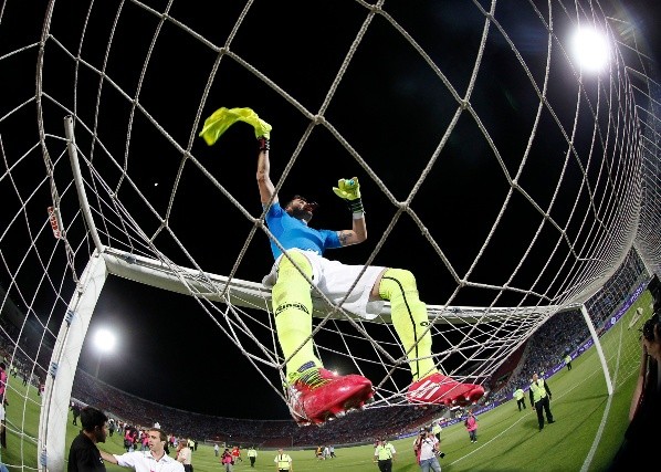Paulo Garcés celebra el título obtenido el 2013 con O’Higgins. Foto: Agencia Uno.