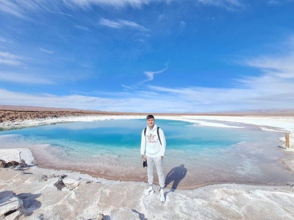 Erick Pulgar está en San Pedro de Atacama mirando las lagunas del lugar. Foto: Instagram