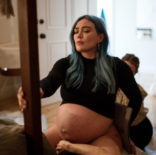 El parto en casa que tuvo Hillary Duff para recibir a su tercer hijo.(3)