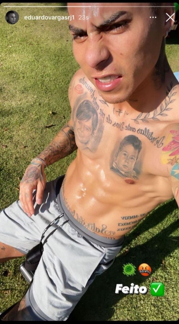 Vargas entrena en su casa mientras está aislado por haber arrojado positivo en Covid-19.