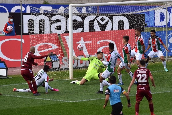 Suazo brilló ante Palestino y ayudó a la remontada de La Serena. Foto: Agencia Uno