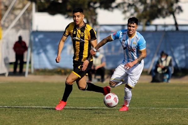 Magallanes se metió en la zona media de la tabla tras vencer a Fernández Vial. Foto: Agencia Uno