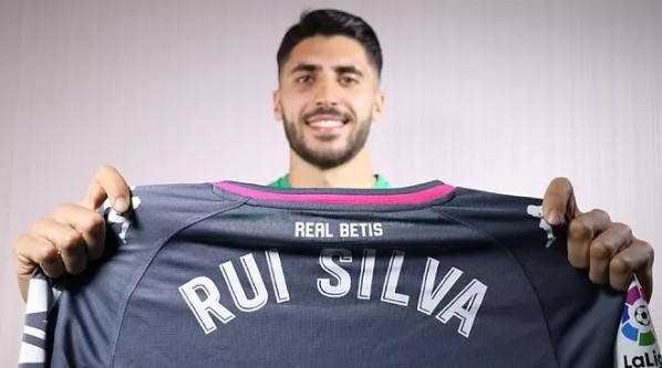 Silva fue presentado esta mañana como nuevo refuerzo del Betis de Pellegrini.