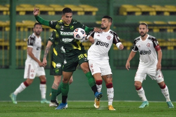 Mauricio Isla fue titular en ambos partidos ante Defensa y Justicia. Eso sí, salió reemplazado en los dos. Foto: Getty Images