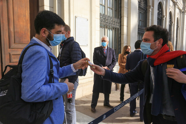 Constituyentes de Chile Vamos comen Negrita antes de la sesión de la Convención.(3)