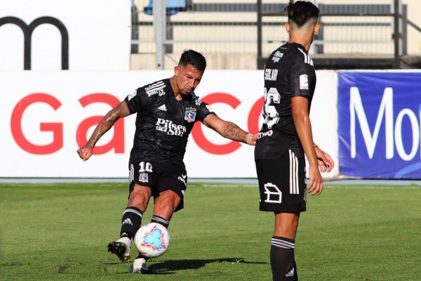 Leonardo Valencia no ha sumado minutos ni aparece como alternativa para Quinteros en Colo Colo. Foto: Agencia Uno