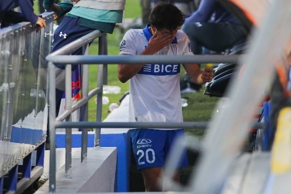 Gonzalo Tapia se marchó lesionado ante Colo Colo. (Foto: Agencia Uno)
