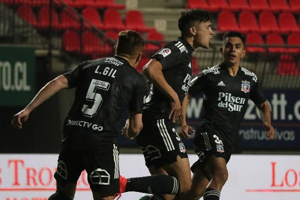 El Pibe celebra junto a sus compañeros. (Foto: Agencia Uno)