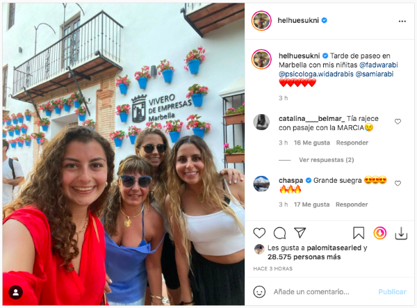 Las postales de Helhue Sukni junto a sus hijas en Marbella, España.(3)