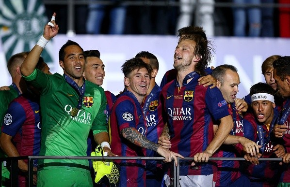 Claudio Bravo y Messi festejan la Champions League ganada con el Barcelona.