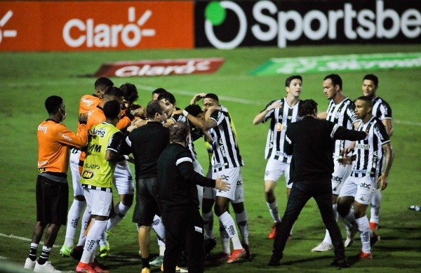 Eduardo Vargas fue el héroe del Atlético Mineiro luego de marcar el gol de la clasificación (Globo)