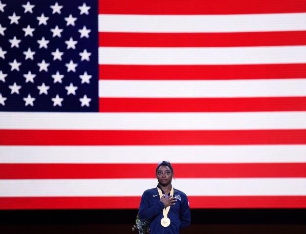 Simone Biles tuvo un duro pasar en los Juegos Olímpicos de Tokio 2020.