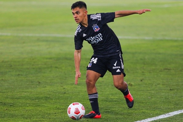 Vicente Pizarro se ha transformado en una de las figuras de Colo Colo. Foto: Agencia Uno