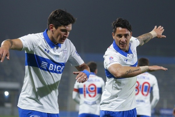 Universidad Católica se levantó de una polémica semana con un triunfo ante Deportes La Serena. Foto: Agencia Uno