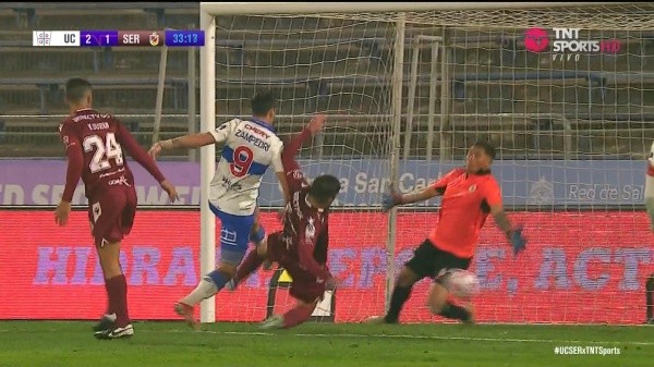 Zampedri no se cansó de buscar y puso el 2-1 para la UC a los 33′ (FOTO: TNT SPORTS)