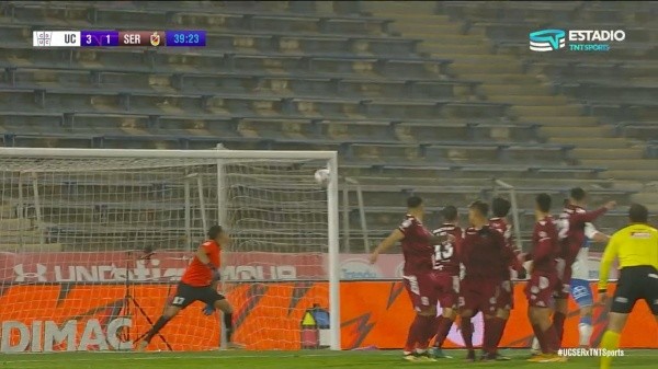 A los 39′ Marcelino Núñez sacó un tiro libre precioso para el 3-1 de la franja (FOTO:TNT SPORTS)