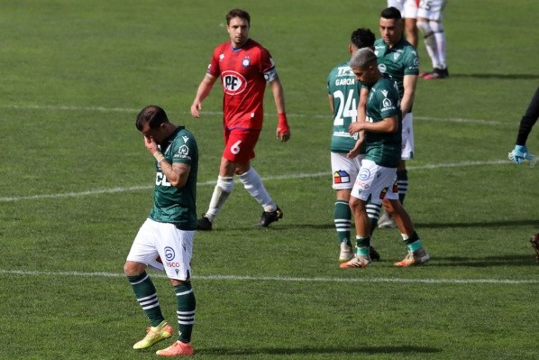 Santiago Wanderers cayó goleado 1-4 ante Huachipato en Valparaíso y sigue en caída libre al descenso. Foto: Agencia Uno