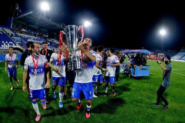 La Católica quiere sumar al Tri. La Calera, Colo Colo, la U y Audax quieren quitarle la gloria.